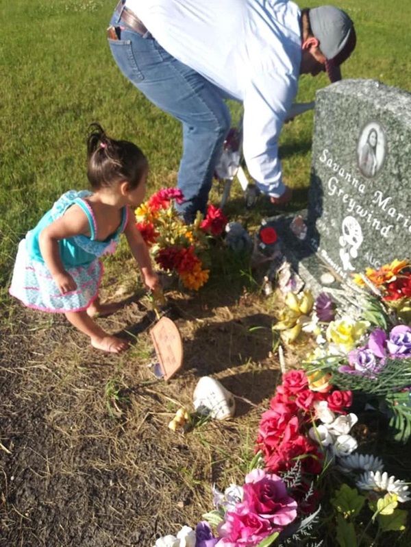 Mẹ qua đời vì bị hàng xóm hãm hại, ép sinh non để cướp thai nhi, bé gái tưởng không qua khỏi sau 4 năm xuất hiện ai nấy đều kinh ngạc-7