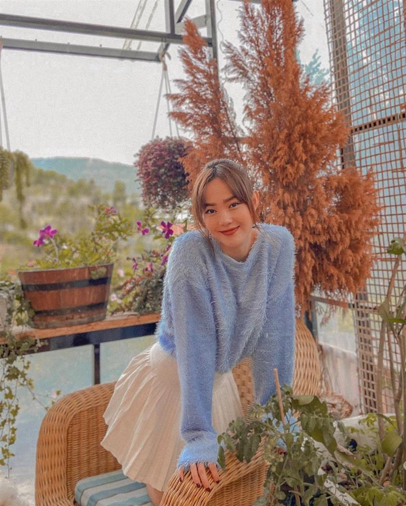 Minh Hằng hay diện chân váy ngắn hack dáng, hack tuổi nhưng có vài kiểu nàng 30+ học theo dễ thành cưa sừng làm nghé-4