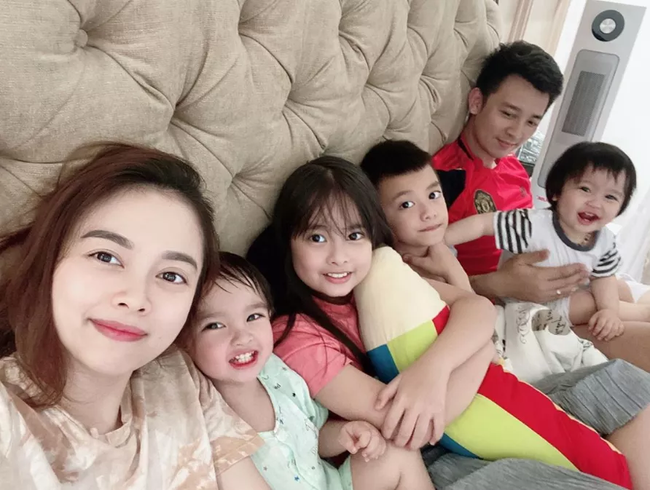 Hằng Túi bất ngờ khoe bụng chảy xệ sau khi sinh con thứ 5 khiến ai cũng ngạc nhiên, quan trọng là sắc vóc hot mom 5 con vẫn khó ai có thể qua được-5