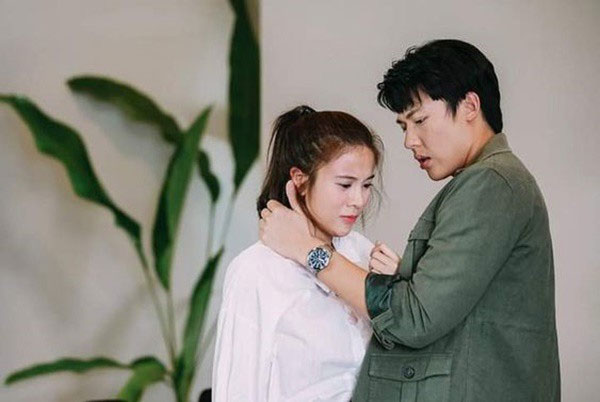 Gục xuống khi chồng đưa bé gái giống hệt về, nửa đêm anh thủ thỉ bí mật không tưởng-1