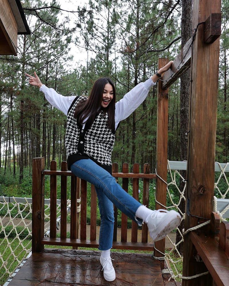 11 set đồ từ Thanh Hằng mà bạn có thể copy ngay để diện đi làm hay đi chơi cũng đẹp-5