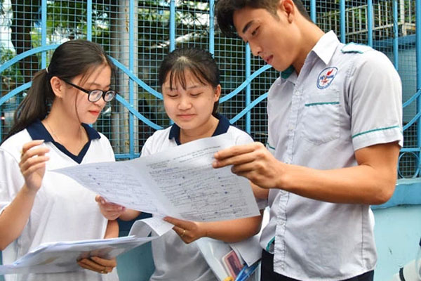 Thi thay hoặc nhờ người thi hộ bị phạt 14-16 triệu đồng-2