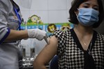 Những người đầu tiên tại Hà Nội và TP.HCM được tiêm vaccine phòng Covid-19-46