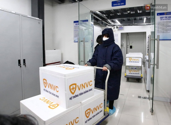 Những người đầu tiên tại Hà Nội và TP.HCM được tiêm vaccine phòng Covid-19-4