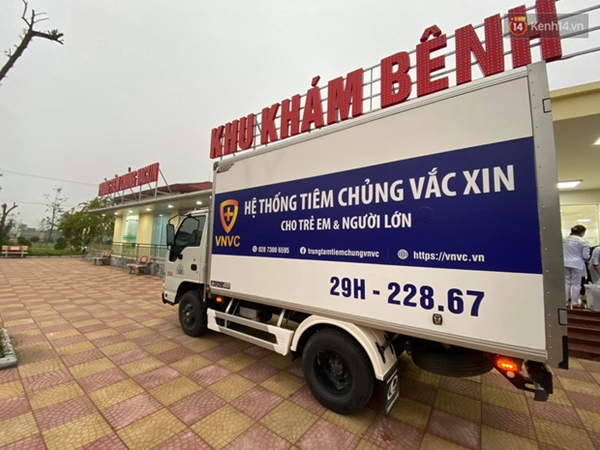 Những người đầu tiên tại Hà Nội và TP.HCM được tiêm vaccine phòng Covid-19-8