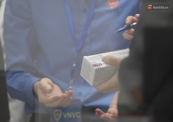 Những người đầu tiên tại Hà Nội và TP.HCM được tiêm vaccine phòng Covid-19-14