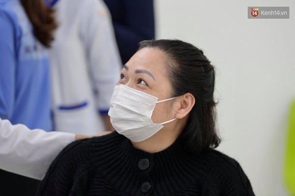 Những người đầu tiên tại Hà Nội và TP.HCM được tiêm vaccine phòng Covid-19-16