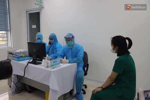Những người đầu tiên tại Hà Nội và TP.HCM được tiêm vaccine phòng Covid-19-18
