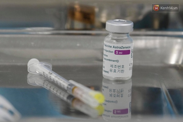 Những người đầu tiên tại Hà Nội và TP.HCM được tiêm vaccine phòng Covid-19-22