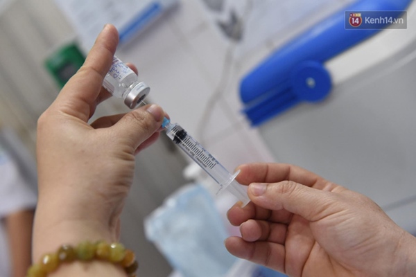 Những người đầu tiên tại Hà Nội và TP.HCM được tiêm vaccine phòng Covid-19-42