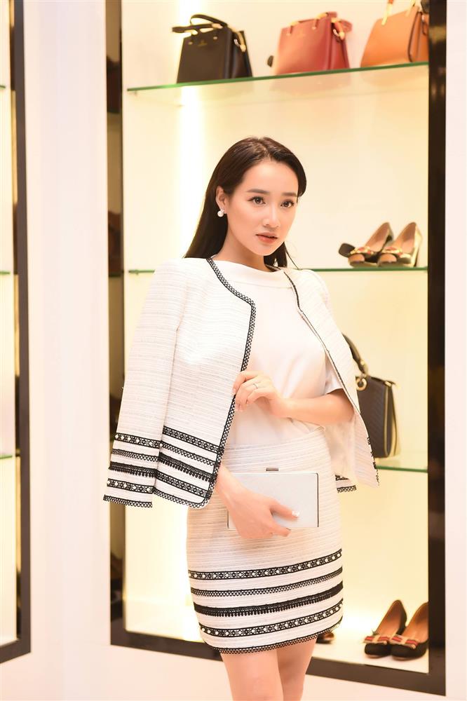 Từ Nhã Phương là chị em tăm tia được bao set đồ siêu xinh để xúng xính diện tối 8/3-11