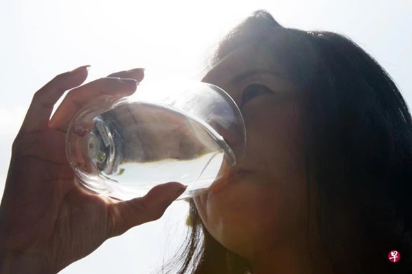 4 biểu hiện khi uống nước cho thấy sức khỏe của bạn đang có vấn đề, nếu không có thì chứng tỏ bạn vẫn rất khỏe mạnh-2