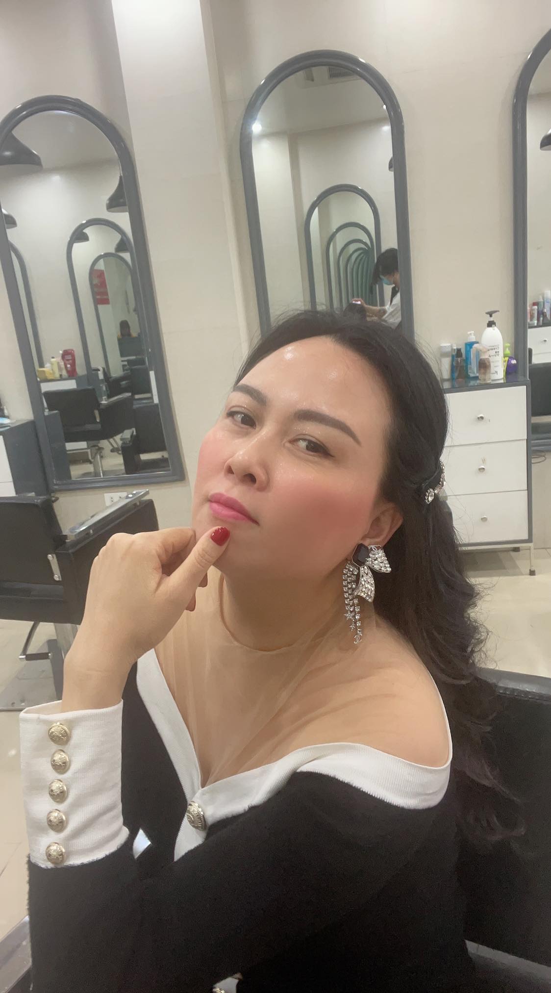 Mùng 8/3, nghe Phượng Chanel tâm sự về hạnh phúc và bí quyết để nuôi dưỡng sự trẻ trung ở tuổi 44-4