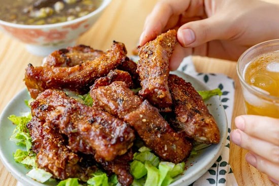 Sườn nướng bằng nồi chiên không dầu làm nhanh ăn ngon ai cũng phải khen nức nở