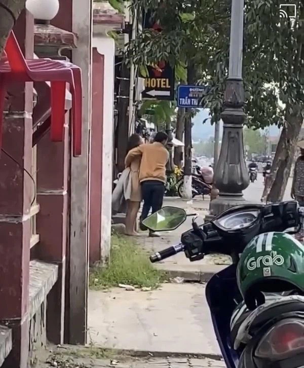 Sự thật đằng sau clip cô gái bị đánh ngất xỉu vì đòi quà 8/3 gây xôn xao MXH-2