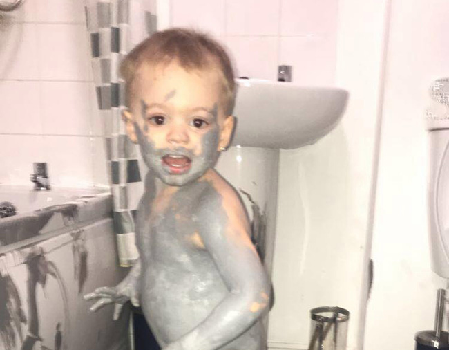 Nghe bà mẹ kể tội con trai: Đập vỡ sương sương 12 cái tivi, nửa đêm không ngủ dậy sơn khắp nhà, ai cũng cười ngặt nghẽo con mình vẫn còn hiền chán-3