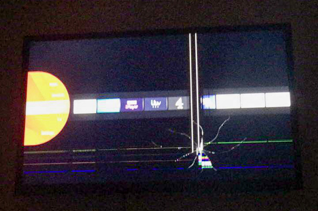 Nghe bà mẹ kể tội con trai: Đập vỡ sương sương 12 cái tivi, nửa đêm không ngủ dậy sơn khắp nhà, ai cũng cười ngặt nghẽo con mình vẫn còn hiền chán-6