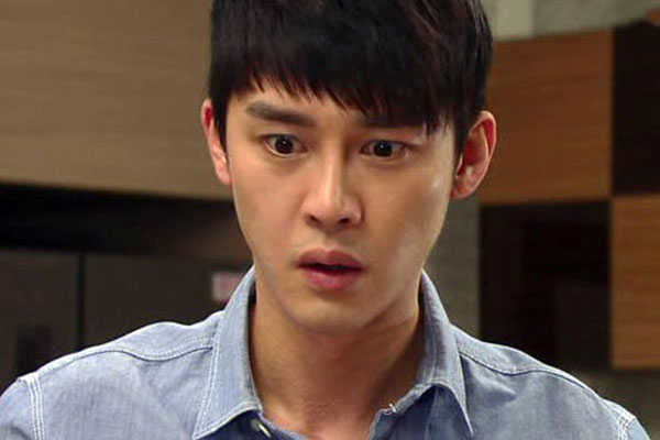 Tiễn mẹ về quê sau một thời gian nhờ bà chăm con dâu bầu bí, vừa quay vào thấy thùng rác ở cửa tôi quyết ly hôn vợ ngay-2