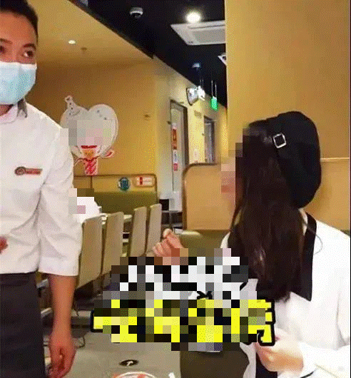 Cô gái no căng bụng ở nhà hàng lẩu nổi tiếng nhưng chỉ tốn 28 ngàn đồng khiến ai nấy đều sửng sốt: Đừng huấn luyện con bạn thành đứa trẻ thông minh theo cách đó-1