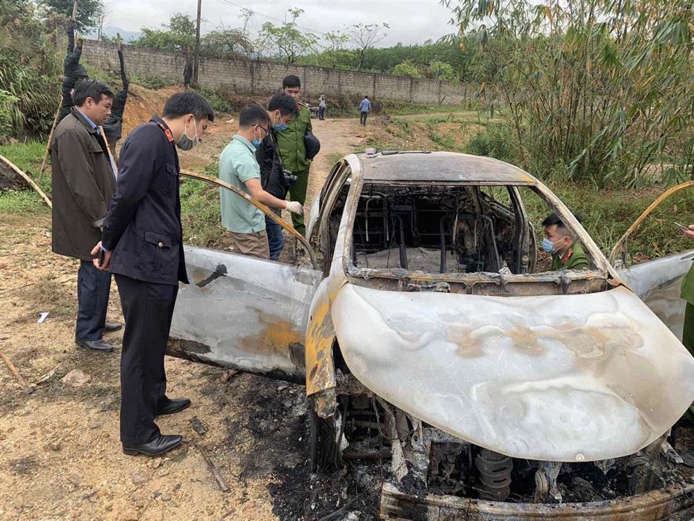 Đánh bạn bị thương, chém tài xế và đốt luôn xe taxi được gọi tới đưa bạn đi cấp cứu-2