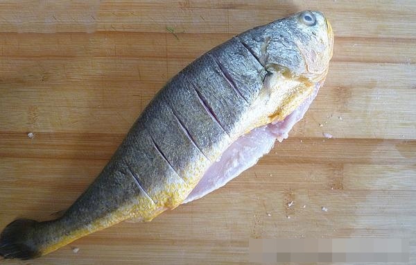 Đừng chỉ dùng gừng khi làm món cá rán, hãy thêm 2 bước này để cá không bị vỡ da, thơm ngon và không có mùi tanh-1