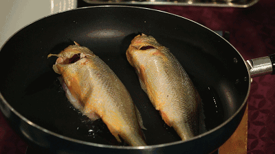 Đừng chỉ dùng gừng khi làm món cá rán, hãy thêm 2 bước này để cá không bị vỡ da, thơm ngon và không có mùi tanh-4