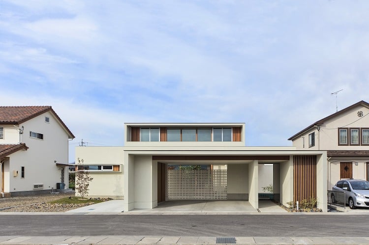 Nhà 2 tầng đẹp hoàn hảo từ trong ra ngoài, mặt tiền rộng, thiết kế ấn tượng, lại thêm sân vườn nhìn là mê-1