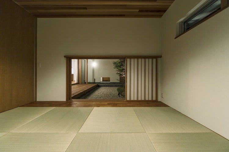 Nhà 2 tầng đẹp hoàn hảo từ trong ra ngoài, mặt tiền rộng, thiết kế ấn tượng, lại thêm sân vườn nhìn là mê-13