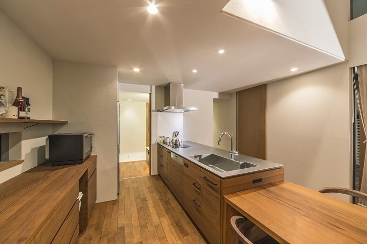 Nhà 2 tầng đẹp hoàn hảo từ trong ra ngoài, mặt tiền rộng, thiết kế ấn tượng, lại thêm sân vườn nhìn là mê-6