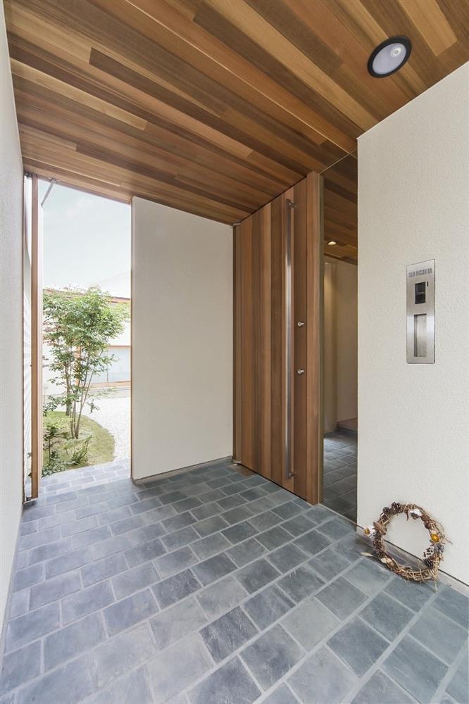 Nhà 2 tầng đẹp hoàn hảo từ trong ra ngoài, mặt tiền rộng, thiết kế ấn tượng, lại thêm sân vườn nhìn là mê-15