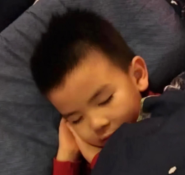 Nữ diễn viên nổi tiếng sinh em bé khổng lồ, sau 5 năm nhìn ngoại hình đứa trẻ mà khán giả bất ngờ-6