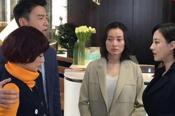 Về nhà bạn gái chơi, tôi đứng hình không nói thành lời khi một đứa trẻ chạy ra ôm chặt cô ấy và ríu rít gọi mẹ-2