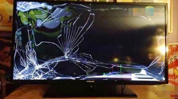 Sang nhà người yêu làm vỡ TV hơn 40 triệu, anh chàng tính kế chuồn nhưng ai ngờ bị dân mạng trách dại-2