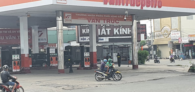 Hàng chục cảnh sát bao vây 3 cây xăng Vân Trúc ở Bình Dương-4