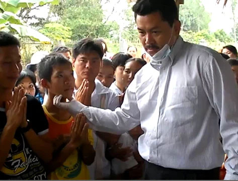 Thêm clip người phụ nữ tố Võ Hoàng Yên chữa bệnh không có tình người, không tiền khỏi chữa, chữa rồi thì ban đầu có nghe xa xa, giờ điếc thêm!-1