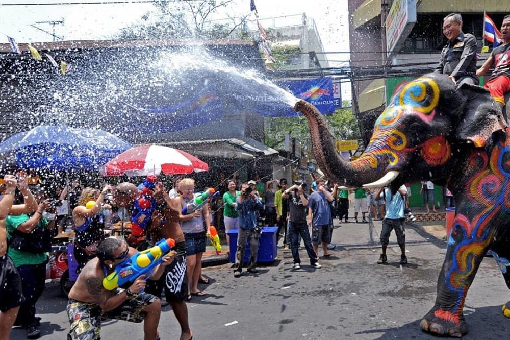 HOT: Thái Lan tuyên bố lễ hội té nước Songkran vẫn được tổ chức trong năm 2021-4