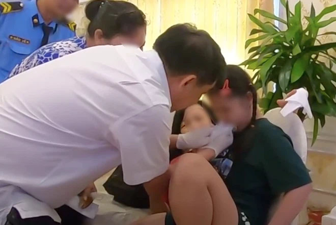 Ông Dũng lò vôi nói về video cùng ông Võ Hoàng Yên kéo lưỡi chữa bệnh: Ai cũng làm được thì còn gì là thần y-2