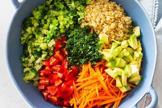 Salad 7 sắc cầu vồng giúp chị em vừa no bụng, vừa sướng mắt: Không muốn tăng cân thì bữa tối cứ 