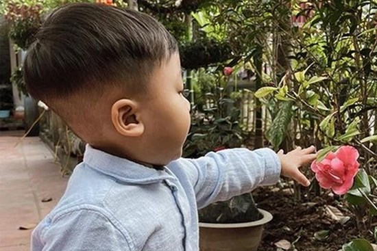 Hình ảnh cận mặt cậu con trai mà Hòa Minzy đã giữ kín suốt hơn 1 năm