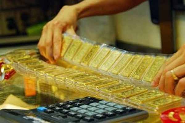 Giá vàng hôm nay 11/3: Được đà tăng tốc-2