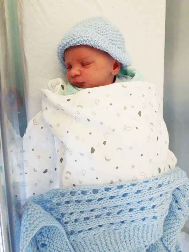 Đặt vòng tránh thai 3 năm sau phát hiện mình có bầu, nhưng vị trí của chiếc vòng tránh thai đi lạc mới khiến bà mẹ sửng sốt-2