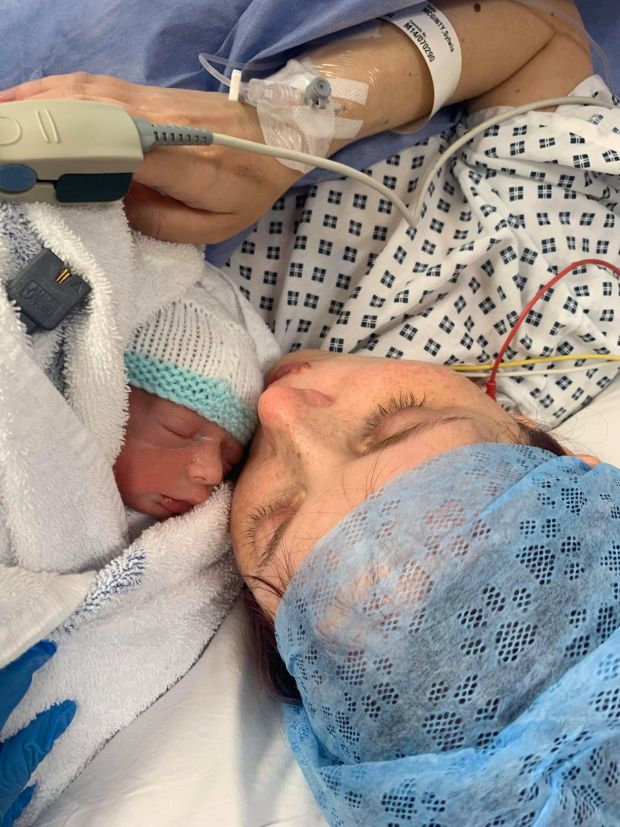 Bị tiền sản giật, sản phụ sinh xong bị rơi vào hôn mê, mất trí nhớ đến nỗi không nhận ra chồng con-2