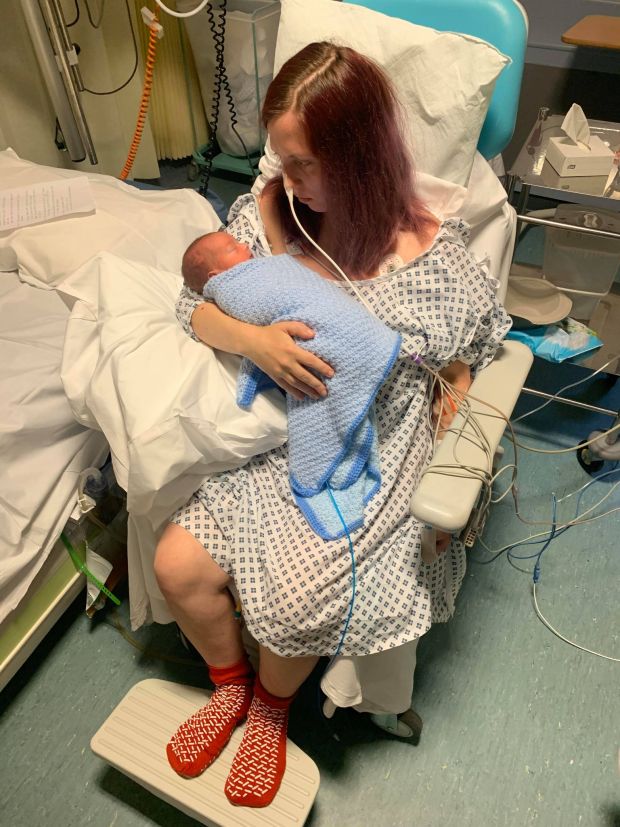 Bị tiền sản giật, sản phụ sinh xong bị rơi vào hôn mê, mất trí nhớ đến nỗi không nhận ra chồng con-4