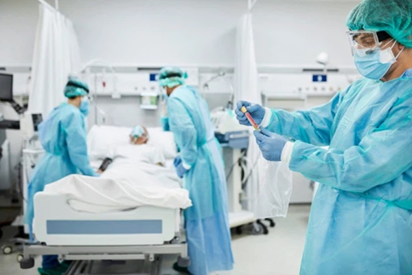 Biểu hiện kỳ lạ và hiếm gặp trước khi chết của bệnh nhân mắc Covid-19, có 2 trường hợp được báo cáo-1