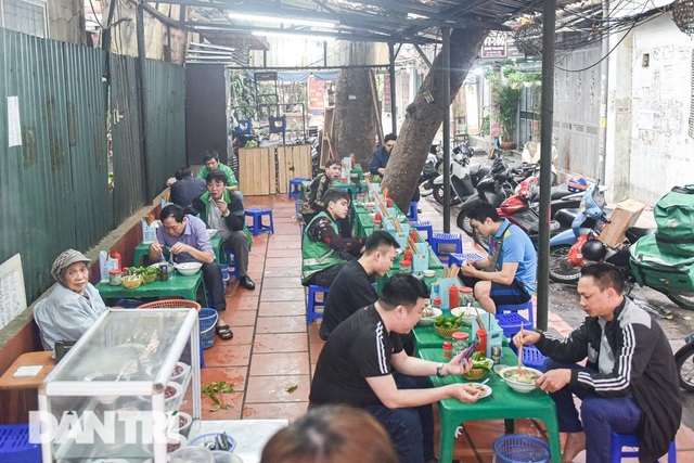 Đặc sản khách Tây khóc thét, người Việt chen chân xếp hàng thưởng thức-3