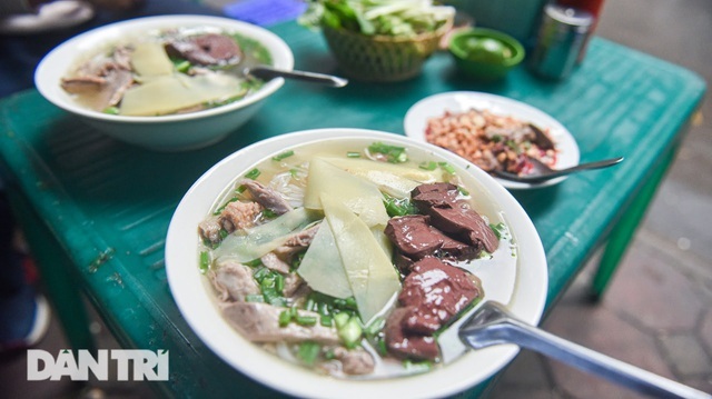 Đặc sản khách Tây khóc thét, người Việt chen chân xếp hàng thưởng thức-9