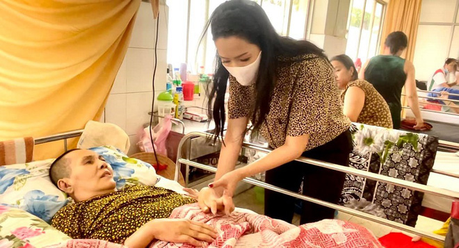 Trịnh Kim Chi đến viện thăm NS Hoàng Lan: Tôi xót xa và lo cho tình trạng hiện tại của chị Lan-3