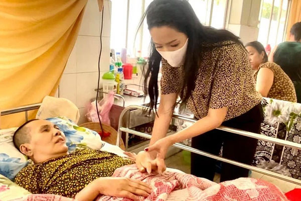 Tình trạng hiện tại của nghệ sĩ Hoàng Lan sau 4 tháng phẫu thuật vùng lưng hoại tử-3