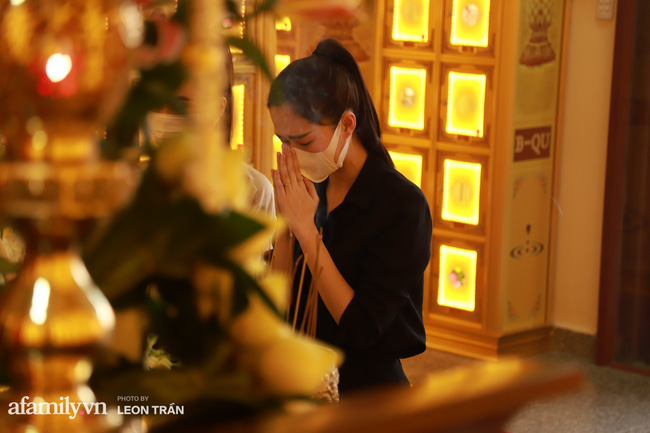 Hoa hậu Đặng Thu Thảo, vợ chồng Đông Nhi - Ông Cao Thắng lặng lẽ đau đớn trước di ảnh của chuyên gia trang điểm Minh Lộc-5