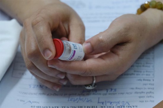 Bộ Y tế cảnh báo giả mạo trong mua bán vắc-xin COVID-19
